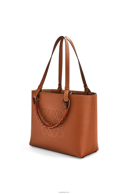 Loewe малка чанта тип анаграм от класическа телешка кожа F84B8124 Жени тен