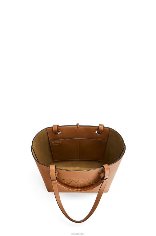 Loewe малка чанта тип анаграм от класическа телешка кожа F84B8124 Жени тен