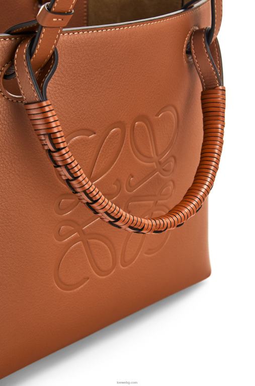 Loewe малка чанта тип анаграм от класическа телешка кожа F84B8124 Жени тен