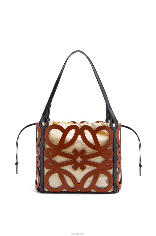 Loewe малка чантичка с анаграми от телешка кожа F84B8125 Жени тен