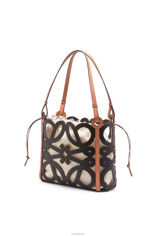 Loewe малка чантичка с анаграми от телешка кожа F84B8126 Жени черен