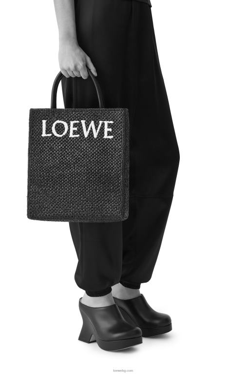 Loewe стандартна чанта a4 в рафия F84B875 Жени естествен/черен