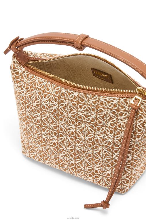 Loewe малка кубична чанта от анаграм жакард и телешка кожа F84B8504 Жени тен/пекан