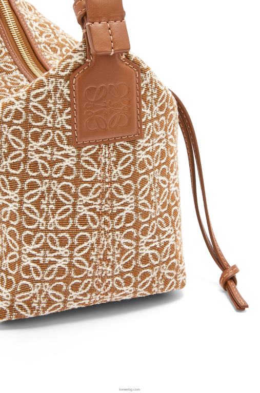 Loewe малка кубична чанта от анаграм жакард и телешка кожа F84B8504 Жени тен/пекан