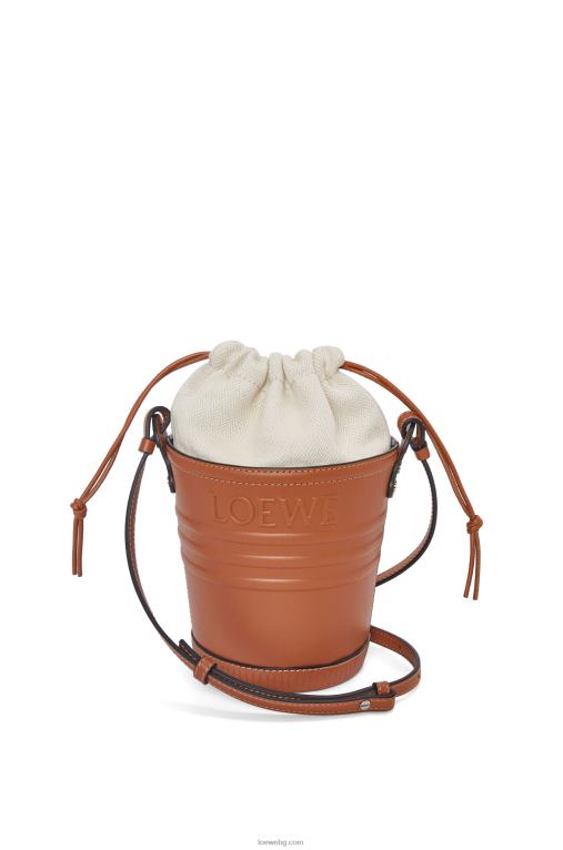Loewe джоб от телешка кожа F84B8227 Жени тен