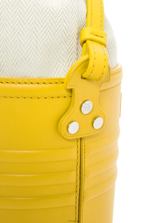 Loewe джоб от телешка кожа F84B8230 Жени жълто