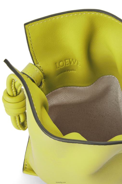 Loewe фламенко джоб от телешка кожа напа F84B8294 Жени лайм жълто