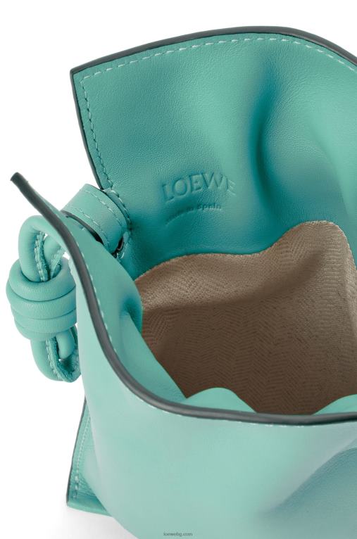 Loewe фламенко джоб от телешка кожа напа F84B8296 Жени пресен джоджен