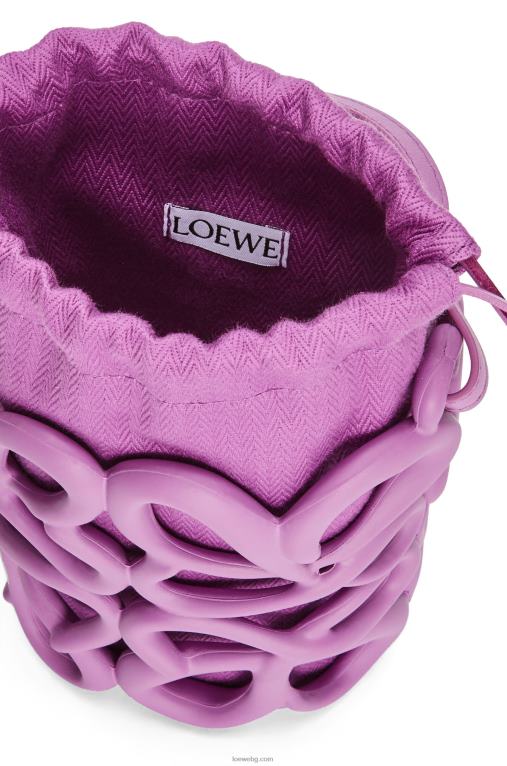 Loewe анаграмен надут джоб от лека пореста гума F84B8577 Жени скална роза