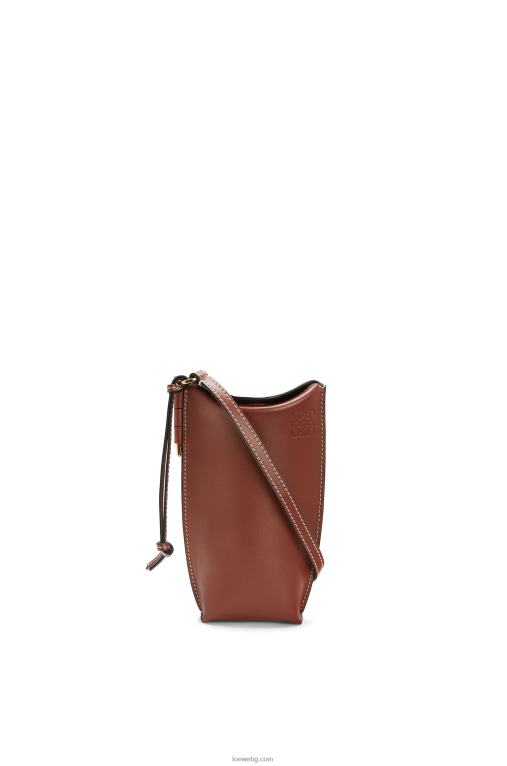 Loewe порта джоб от мека телешка кожа F84B8606 Жени ръжда