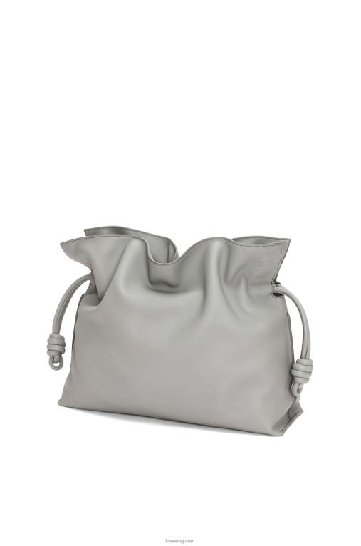 Loewe голям фламенко клъч от телешка кожа напа F84B8189 Жени перлено сиво