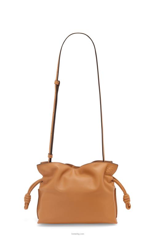 Loewe мини фламенко клъч от телешка кожа напа F84B8216 Жени топла пустиня