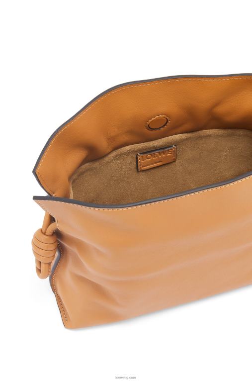 Loewe мини фламенко клъч от телешка кожа напа F84B8216 Жени топла пустиня