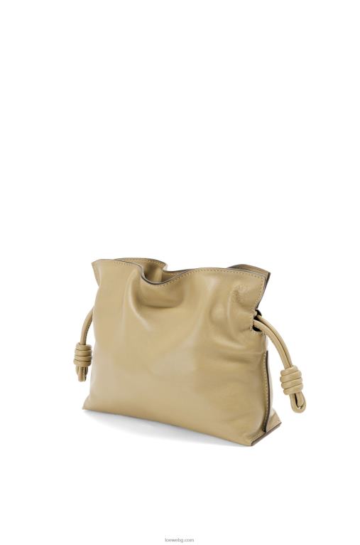 Loewe мини фламенко клъч от телешка кожа напа F84B8217 Жени глина зелена
