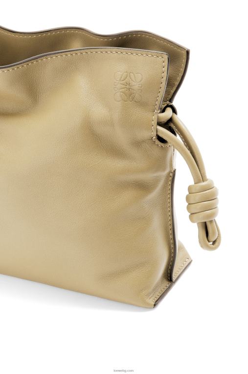 Loewe мини фламенко клъч от телешка кожа напа F84B8217 Жени глина зелена