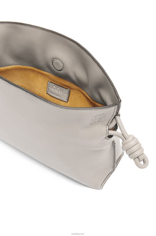 Loewe мини фламенко клъч от телешка кожа напа F84B8236 Жени призрак