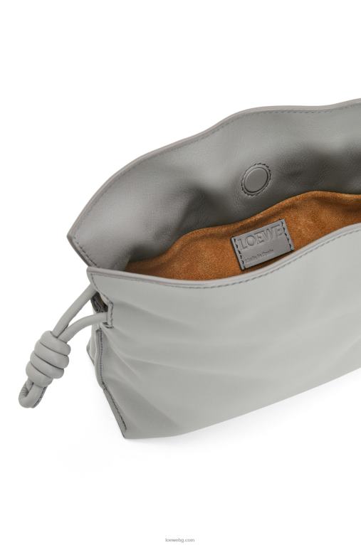 Loewe мини фламенко клъч от телешка кожа напа F84B8328 Жени перлено сиво