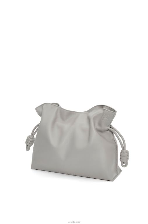 Loewe фламенко клъч от телешка кожа напа F84B8358 Жени перлено сиво