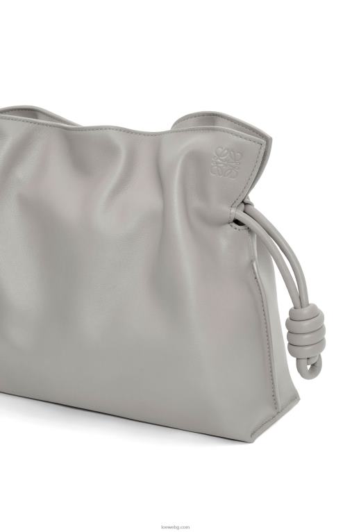 Loewe фламенко клъч от телешка кожа напа F84B8358 Жени перлено сиво