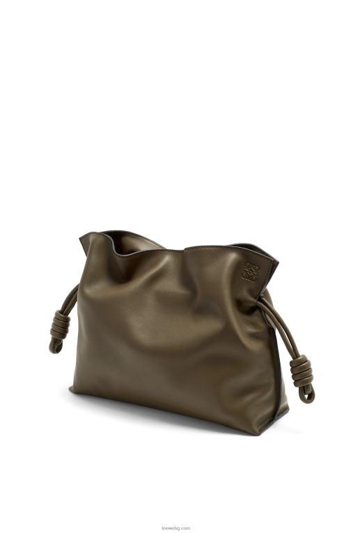 Loewe фламенко клъч от телешка кожа напа F84B8359 Жени тъмно каки зелено