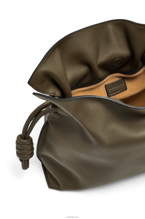 Loewe фламенко клъч от телешка кожа напа F84B8359 Жени тъмно каки зелено