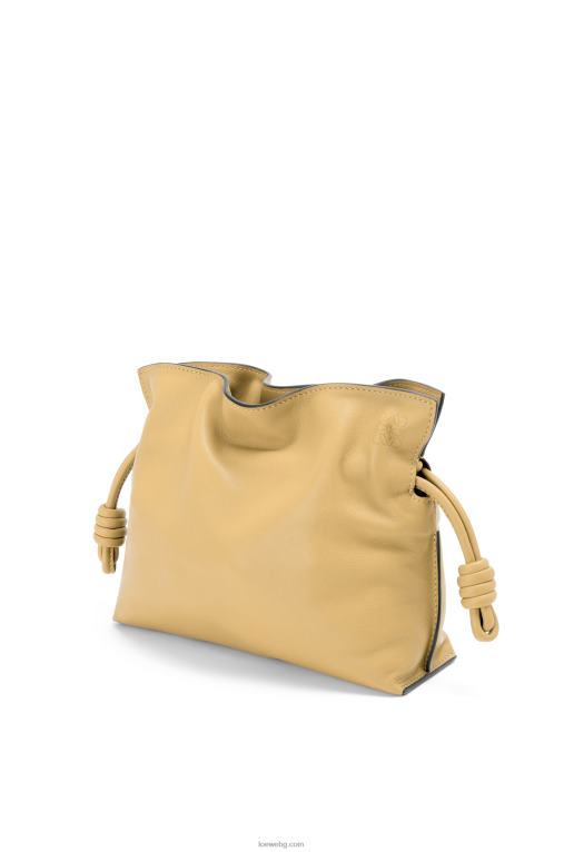 Loewe фламенко клъч от телешка кожа напа F84B8363 Жени тъмно масло