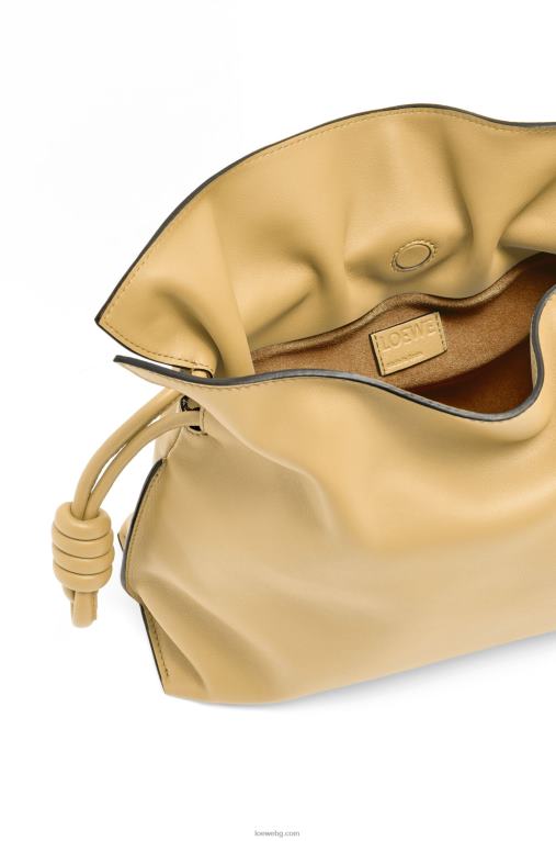 Loewe фламенко клъч от телешка кожа напа F84B8363 Жени тъмно масло