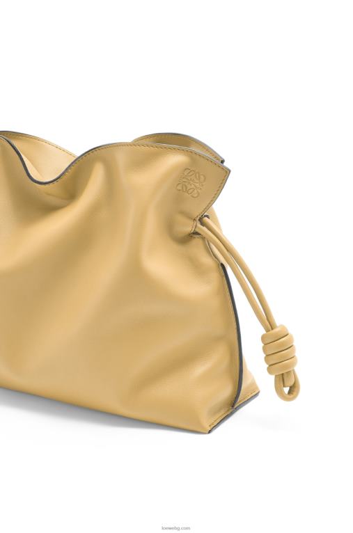 Loewe фламенко клъч от телешка кожа напа F84B8363 Жени тъмно масло