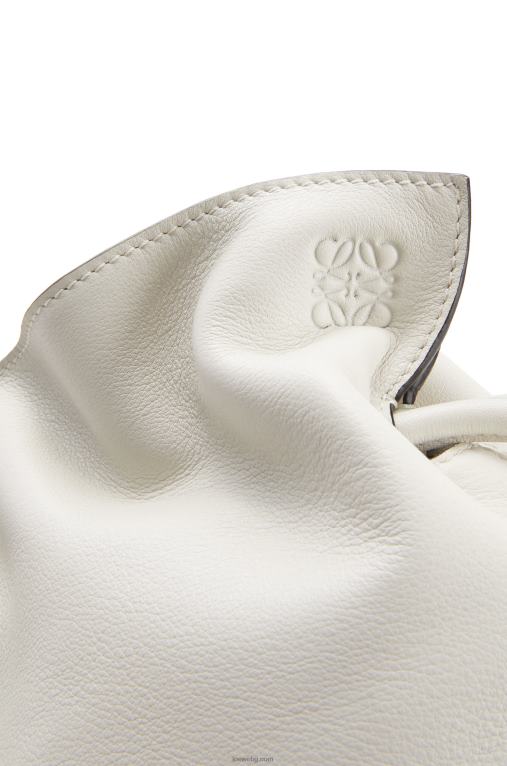 Loewe фламенко клъч от телешка кожа напа F84B8390 Жени меко бяло