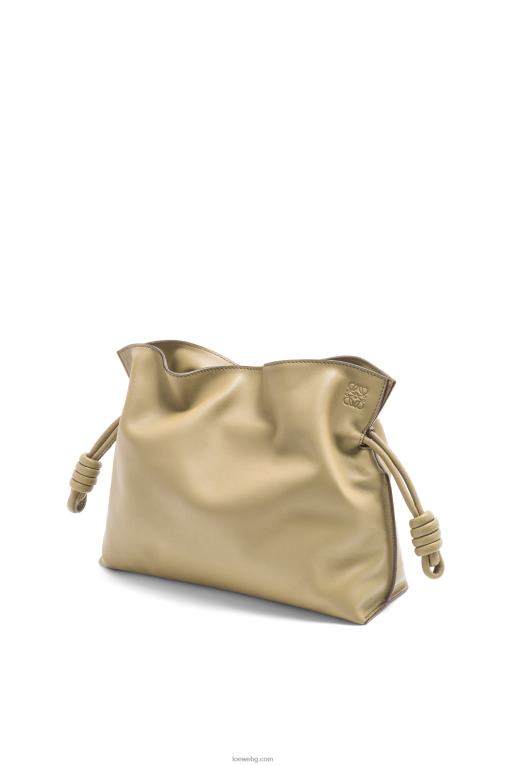 Loewe фламенко клъч от телешка кожа напа F84B8424 Жени глина зелена