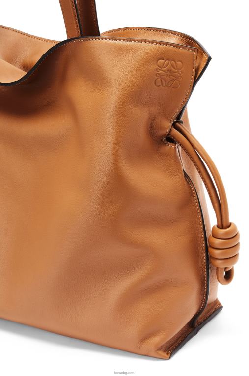 Loewe голям фламенко клъч от телешка кожа напа F84B8425 Жени топла пустиня