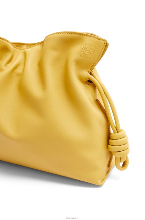 Loewe фламенко клъч от телешка кожа напа F84B8448 Жени бледожълта глазура