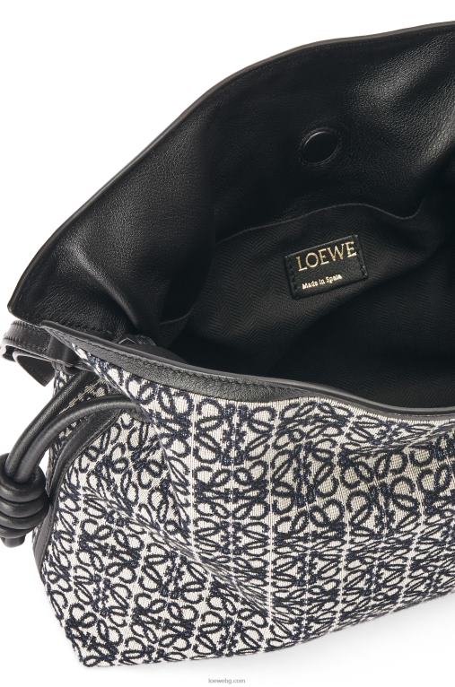 Loewe фламенко клъч от анаграм жакард и телешка кожа F84B8543 Жени тъмносиньо/черно