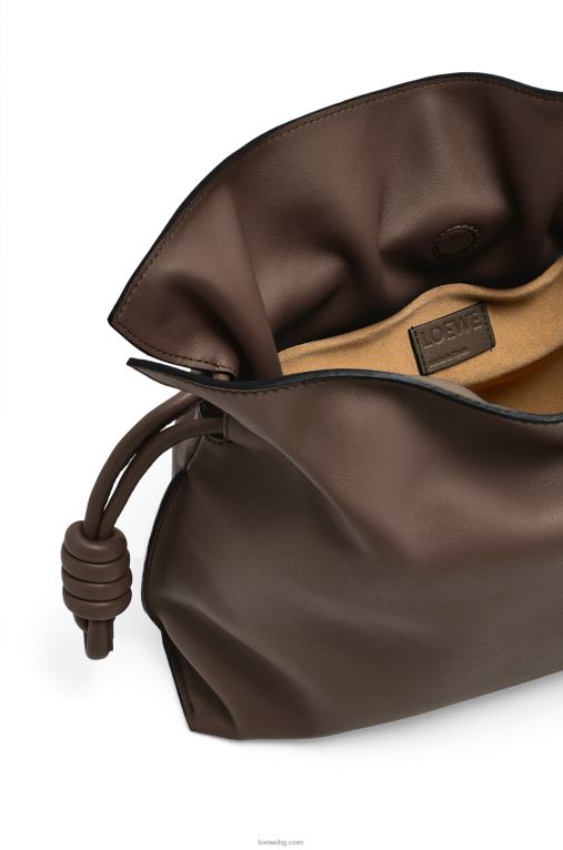 Loewe фламенко клъч от телешка кожа напа F84B8623 Жени шоколад