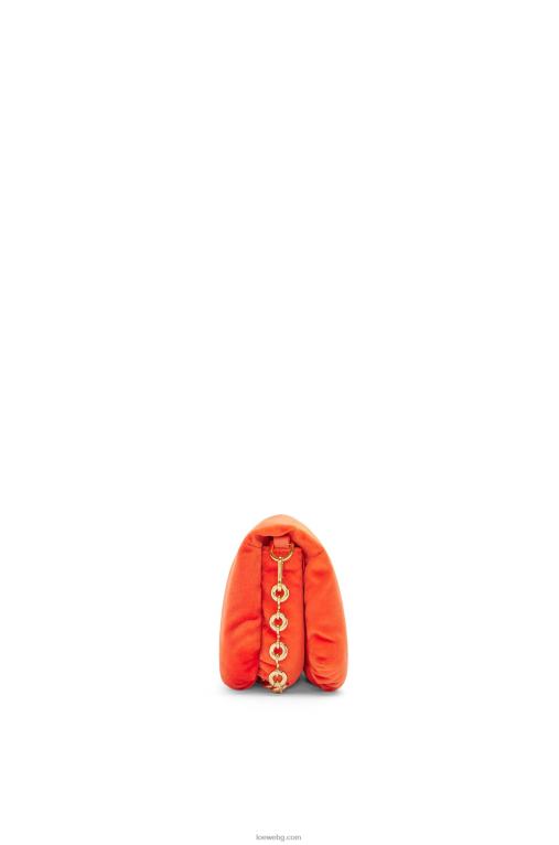 Loewe мини чанта тип гоя от кадифе F84B8249 Жени коралово червено