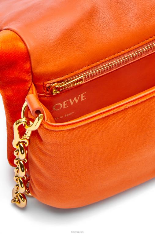 Loewe мини чанта тип гоя от кадифе F84B8249 Жени коралово червено