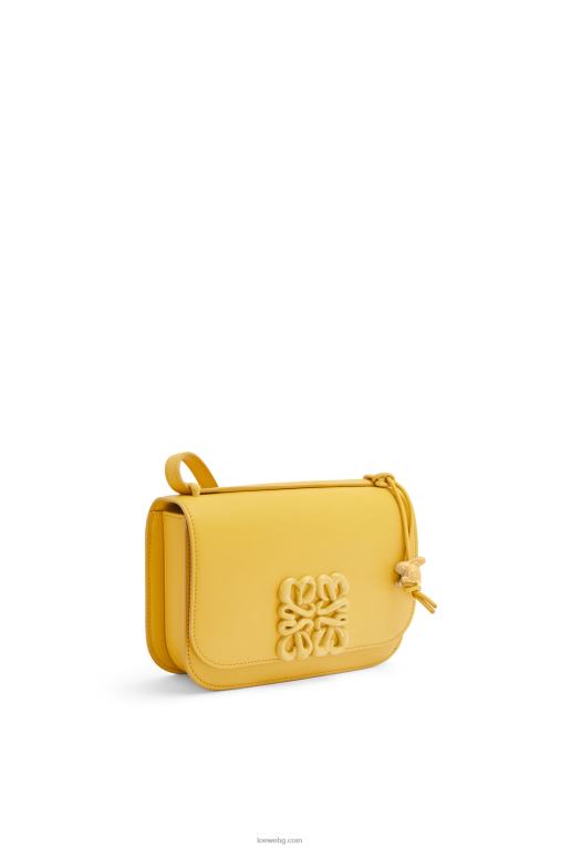 Loewe малка чанта goya от копринена телешка кожа F84B8263 Жени бледожълта глазура