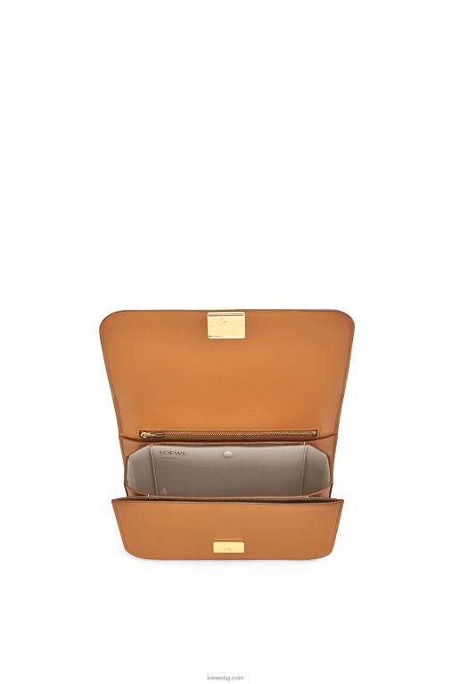Loewe чанта goya от копринена телешка кожа F84B8300 Жени топла пустиня