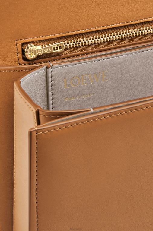 Loewe чанта goya от копринена телешка кожа F84B8300 Жени топла пустиня