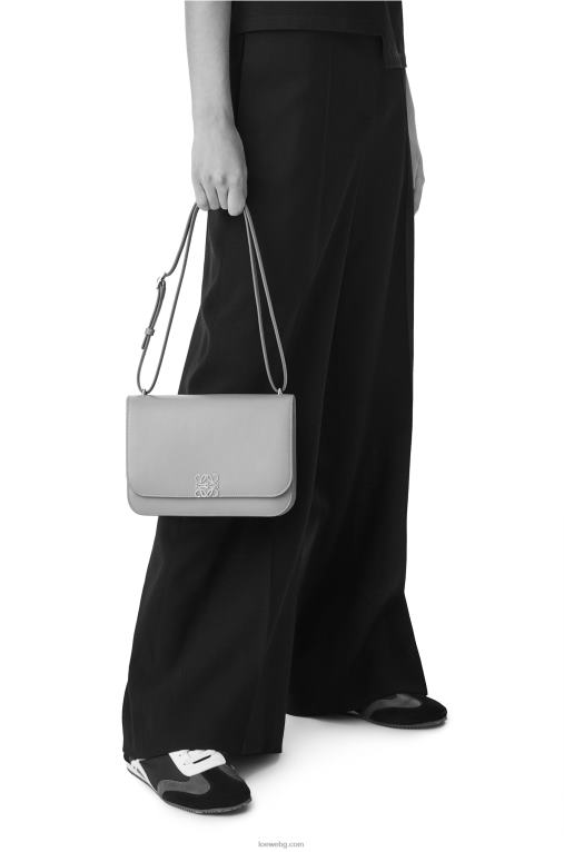 Loewe чанта goya от копринена телешка кожа F84B8306 Жени черен