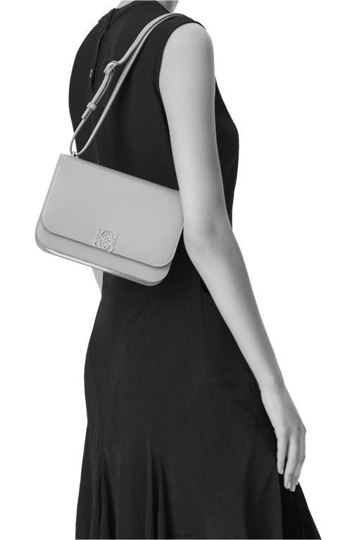 Loewe чанта goya от копринена телешка кожа F84B8306 Жени черен