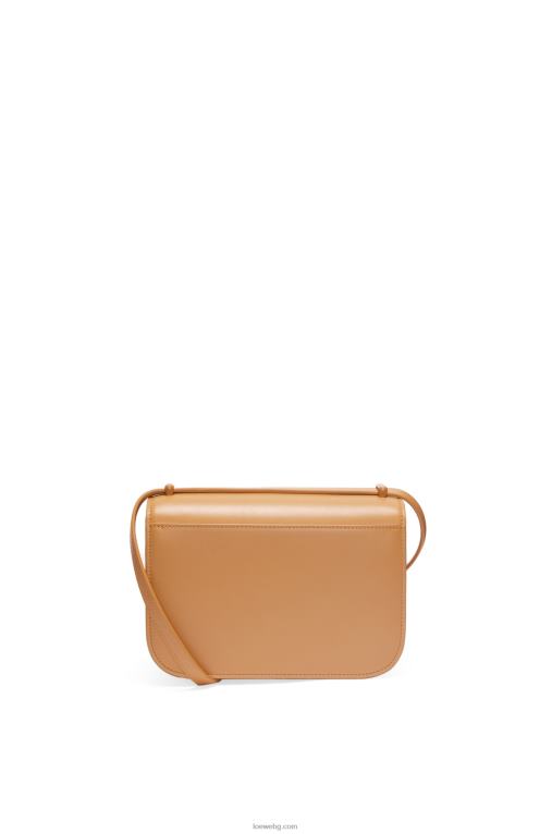 Loewe малка чанта goya от копринена телешка кожа F84B8455 Жени топла пустиня