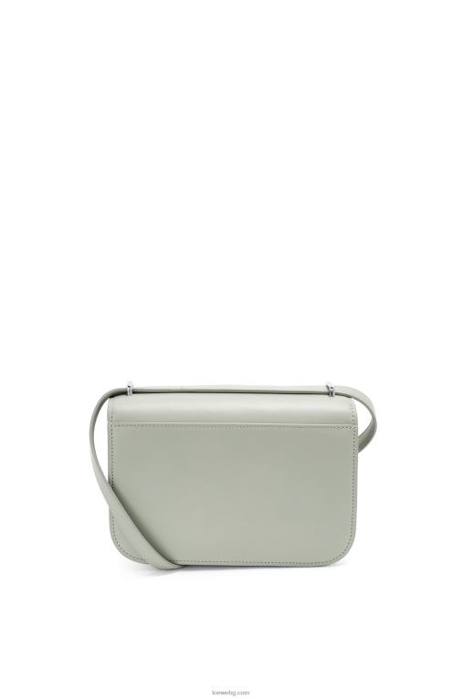 Loewe чанта goya от копринена телешка кожа F84B8507 Жени пепеляво сиво