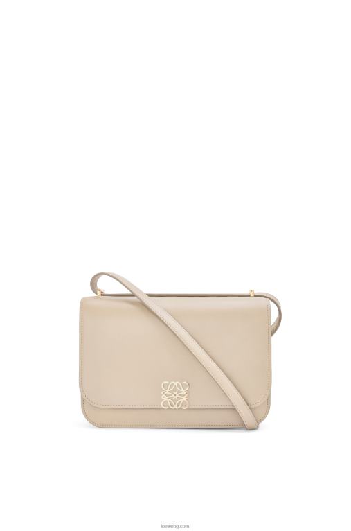 Loewe чанта goya от копринена телешка кожа F84B8546 Жени светъл призрак