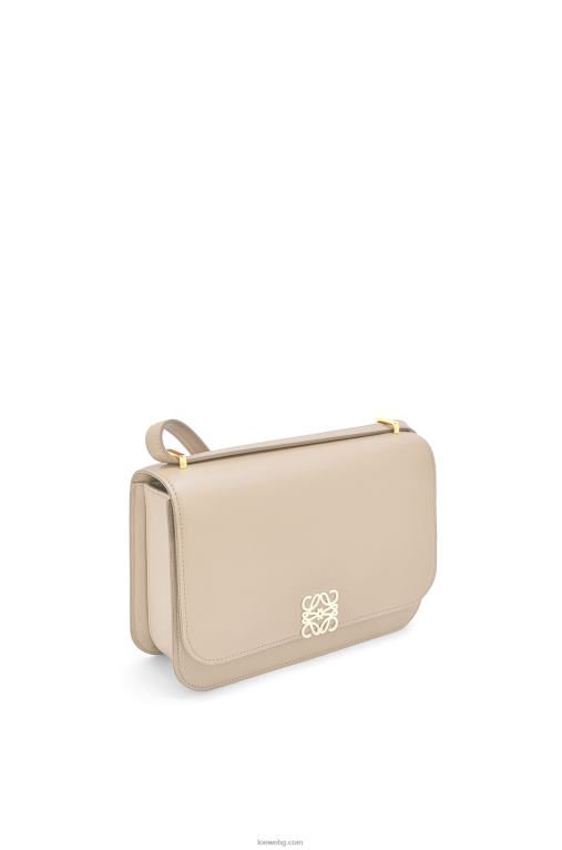 Loewe чанта goya от копринена телешка кожа F84B8546 Жени светъл призрак