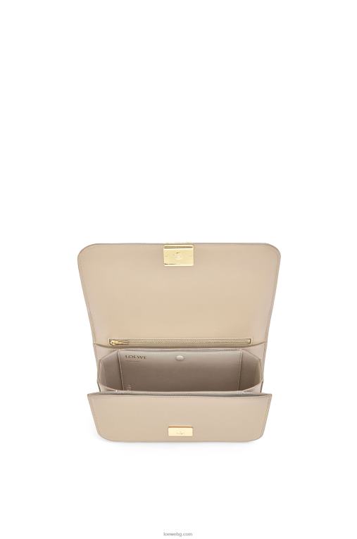Loewe чанта goya от копринена телешка кожа F84B8546 Жени светъл призрак