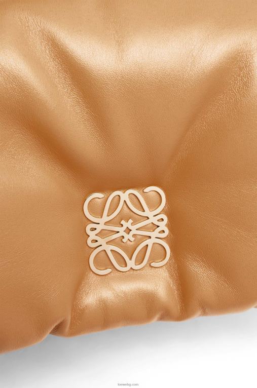 Loewe мини чанта goya puffer от лъскава агнешка кожа от напа F84B8245 Жени камила