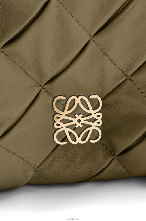 Loewe puffer goya от плисирана лъскава агнешка кожа от напа F84B8382 Жени тъмно каки зелено