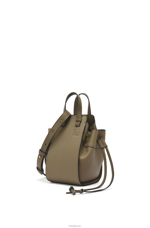 Loewe шнур за мини хамак от мека зърнеста телешка кожа F84B8241 Жени лаврово зелено