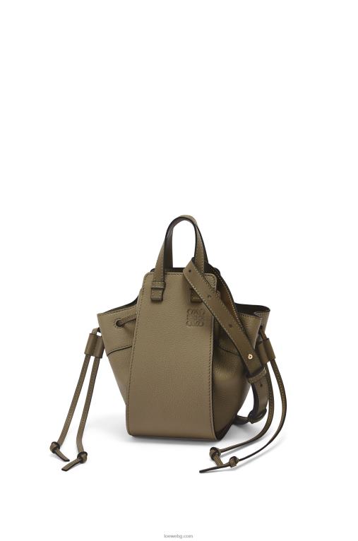 Loewe шнур за мини хамак от мека зърнеста телешка кожа F84B8241 Жени лаврово зелено